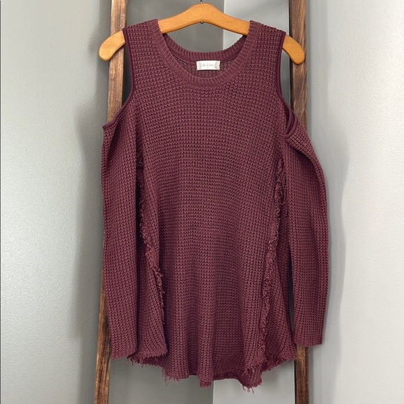 Altar’d state beautiful cold shoulder sweater!
Mauve color!! - Picture 1 of 7